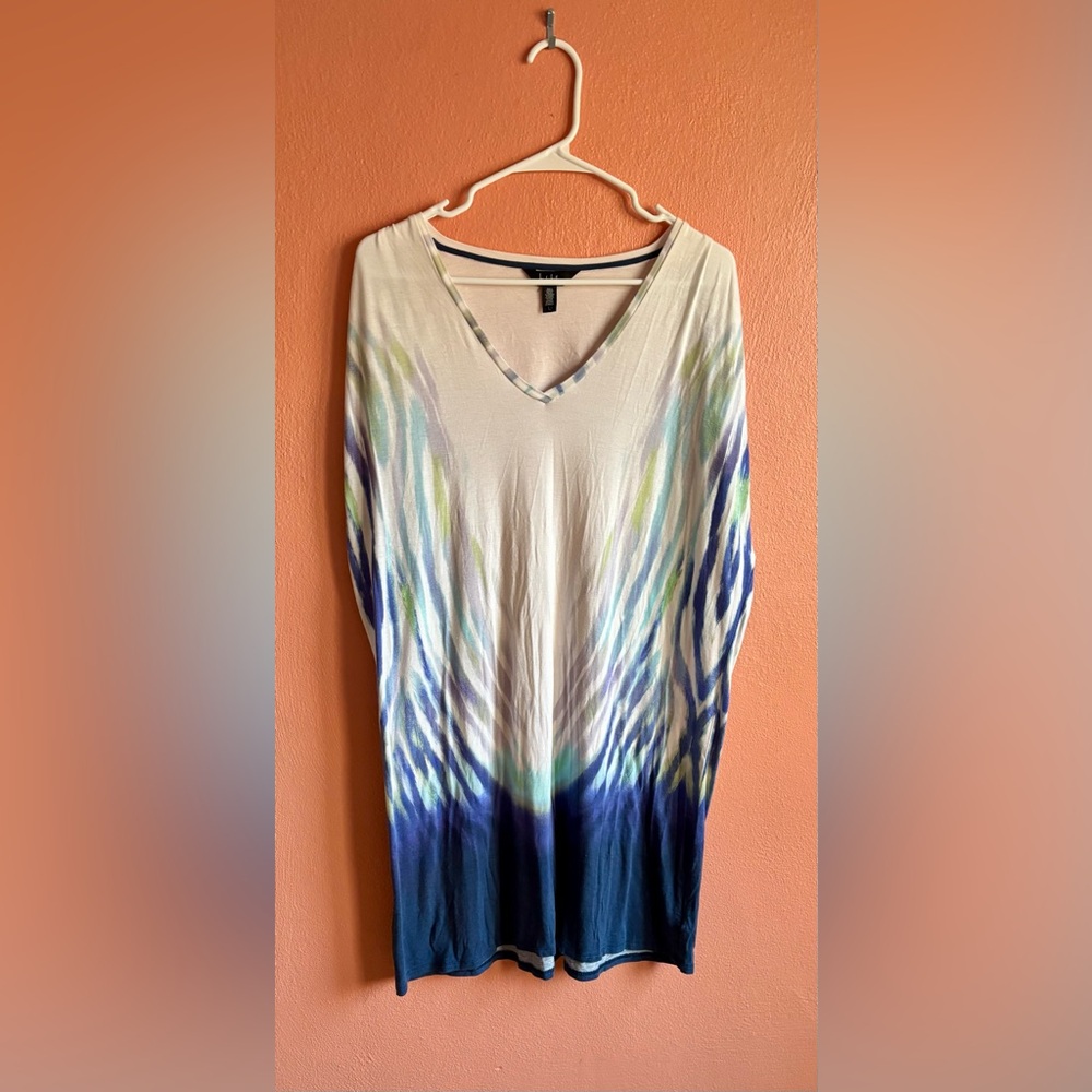 Nicole Miller Elegant Blue and White Top